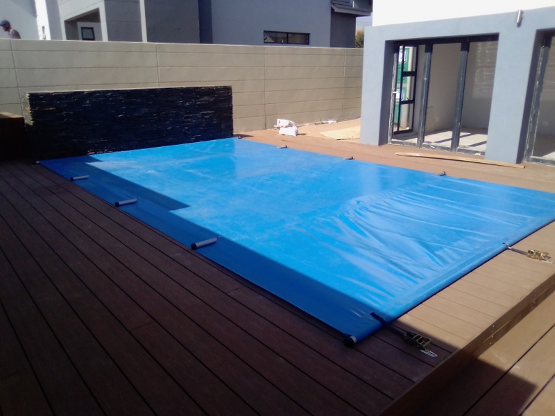 kids swimming pool with cover